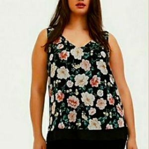 - TORRID SLEEVELESS FLORAL  3X  TOP. NWT